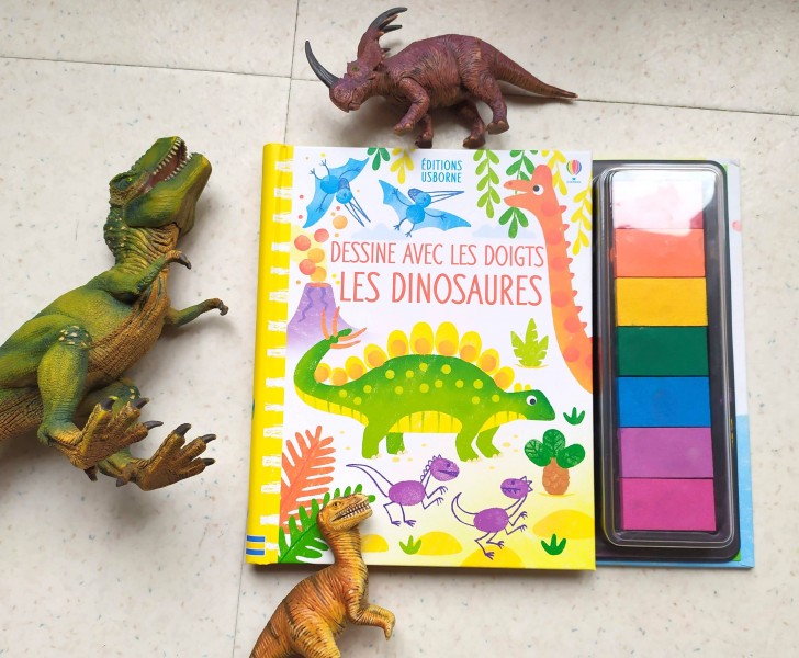 Des livres pour peindre et dessiner avec les empreintes des doigts, Popy et  Sam et les dinosaures.